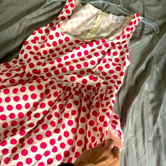 Like New pretty & fun polkadot dress with pockets! - Picture 4 of 6